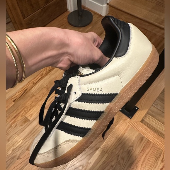 Adidas women’s Sambas 9.5 only worn a few times - Picture 2 of 3